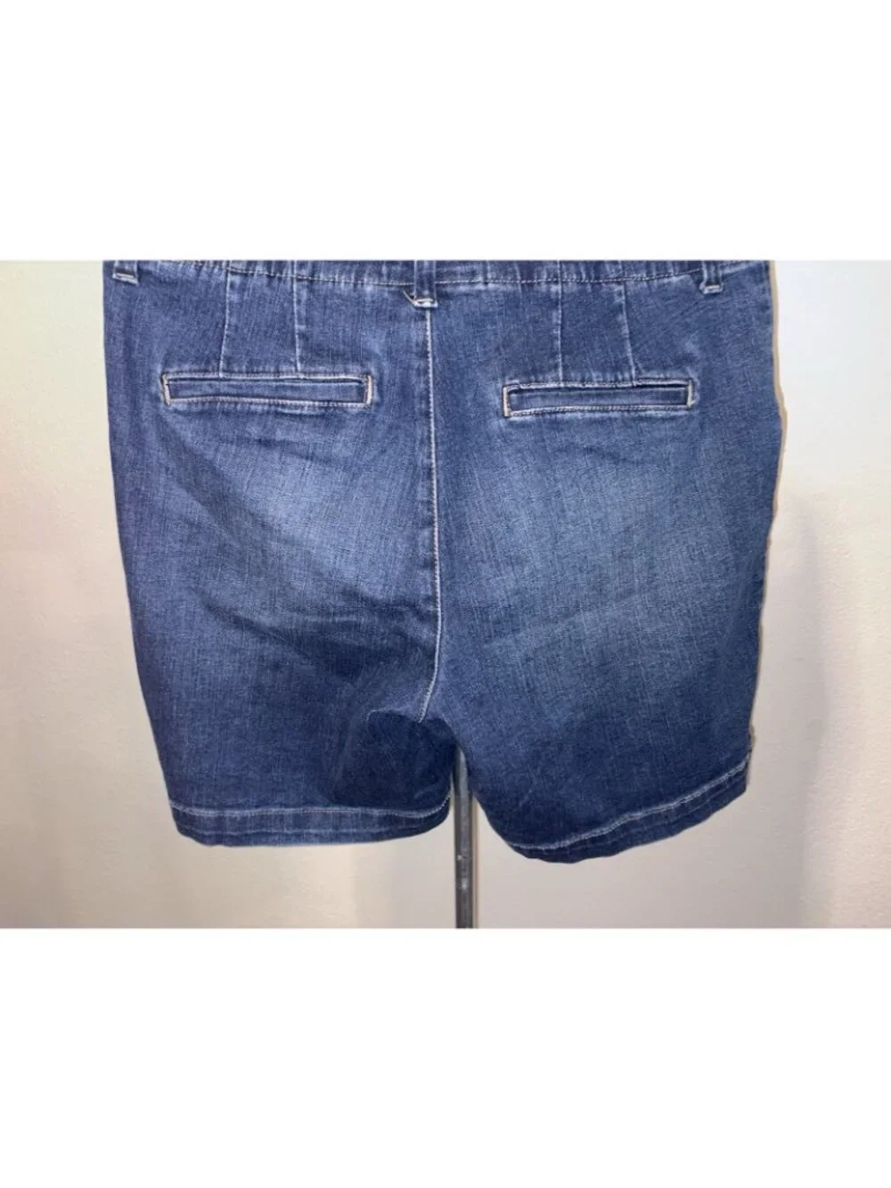Lee Regular Fit Denim Jean Shorts Women Size 12 Medium 32X7 Stretch